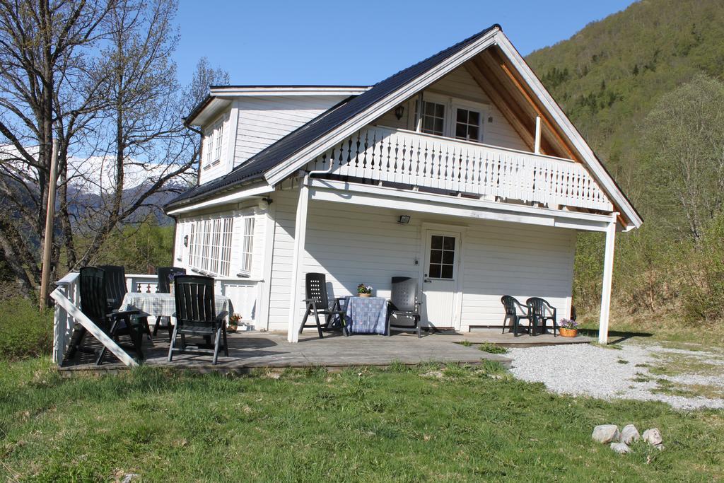 Eidsdal Camping Og Feriehus Exterior photo